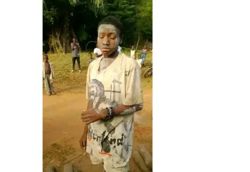 Community parades teenager naked for stealing yams