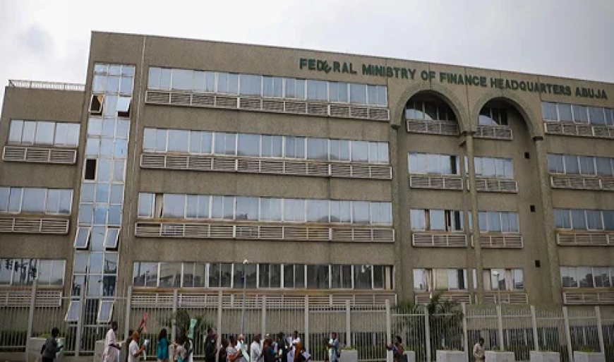 Contractors block finance ministry again over debts