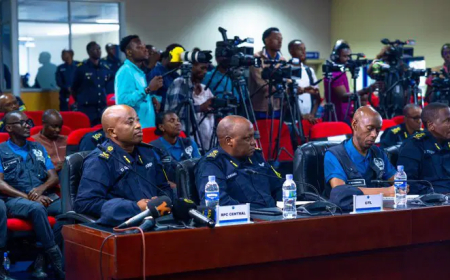 Rwanda police warns Nigerian content creator eating on road while filming