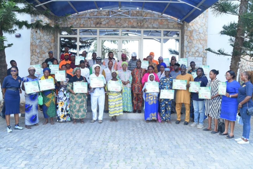 Oyebanji gifts Ekiti fire victims N35m