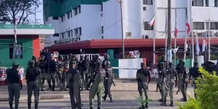 Police move to prevent clash at Abuja PDP secretariat