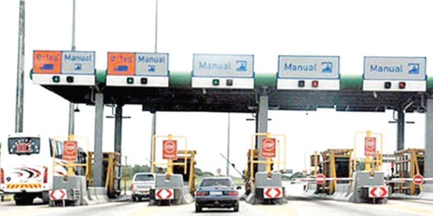 NIS arrests female trafficker, rescues six women at Seme border