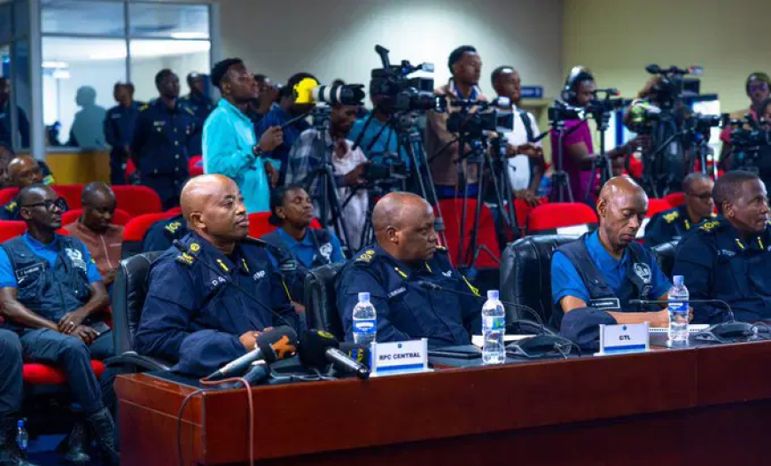 Rwanda police warns Nigerian content creator eating on road while filming