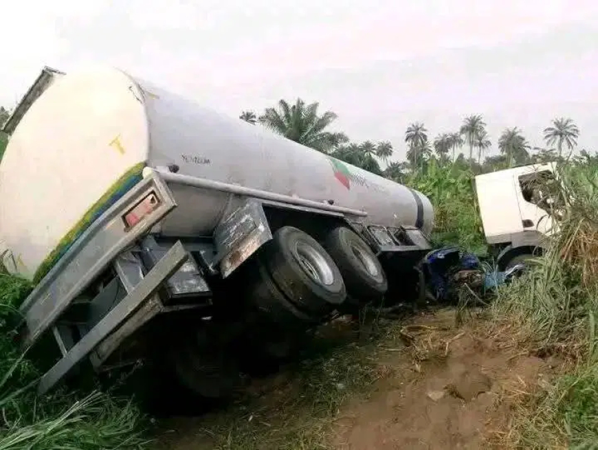 5 dead as fuel tanker crushes tricycle in Bayelsa