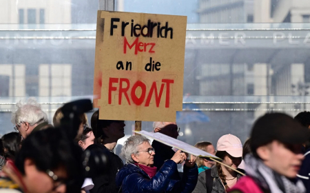 German students protest against military recruitment drive
