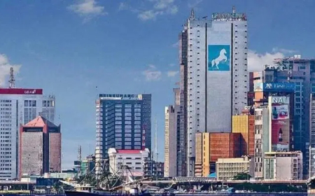 Court reaffirms order halting criminal action against bank executives