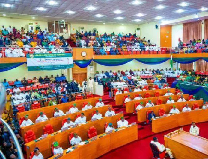 Lagos Assembly recommends relocating Makoko residents to Epe