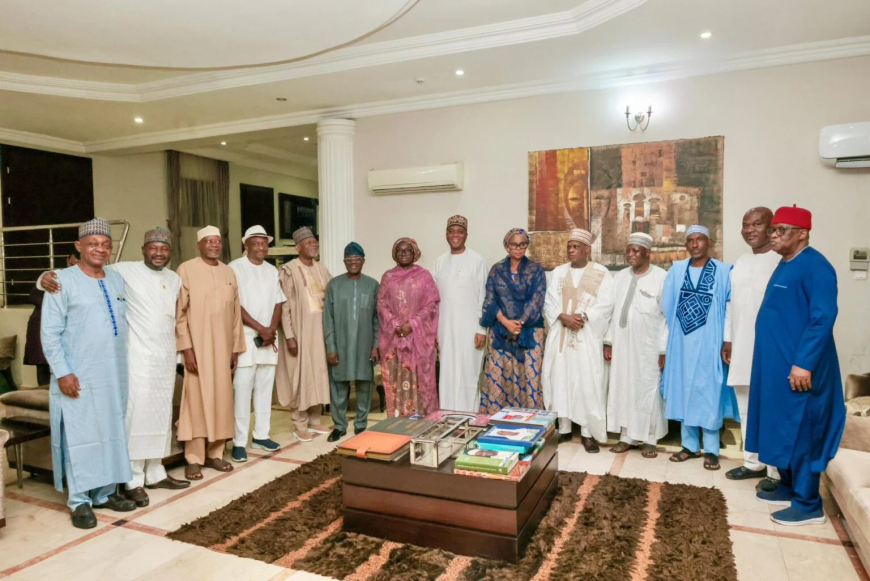Saraki hosts 8th NASS members at iftar, mourns dead colleagues