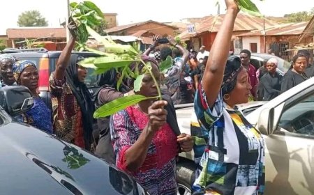 Plateau women block burial of 28 victims to protest arrests