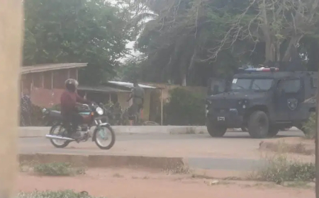 Police lay siege to Gbenga Daniel’s Ijebu-Ode residence, disrupt rally