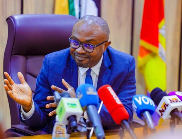 FG to withdraw passports from citizens who renounce status