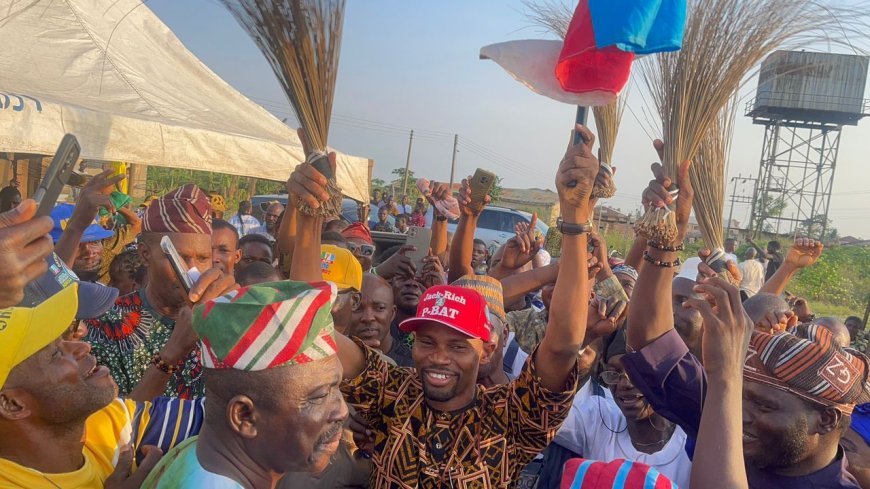In Ogun, Assembly Minority Leader Adeleye, Hundreds Of PDP Excos Join APC