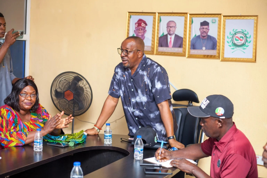 APC group seeks arrest of Tinubu billboard vandals in Ondo
