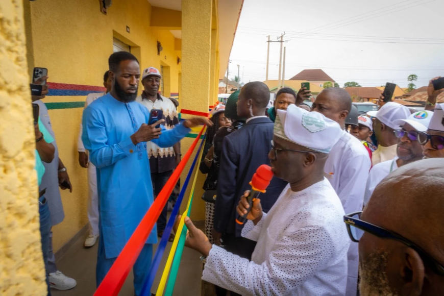 Edo gov unveils rebuilt POWA complex, donates N200m to victims of fire