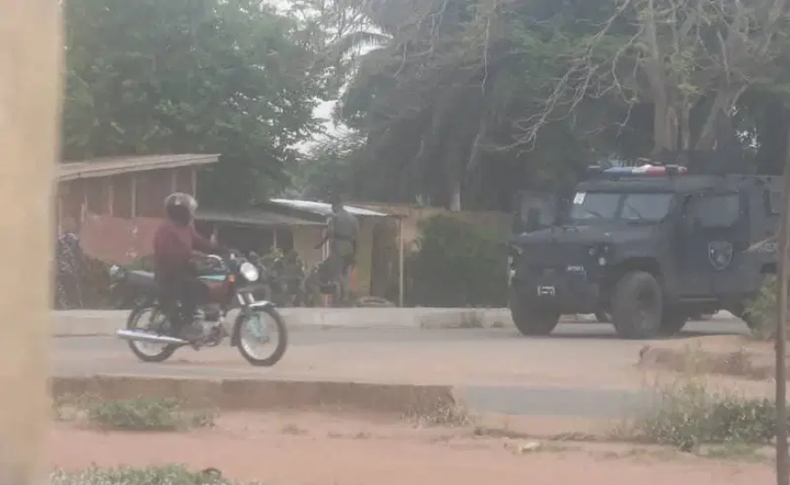 Police lay siege to Gbenga Daniel’s Ijebu-Ode residence, disrupt rally