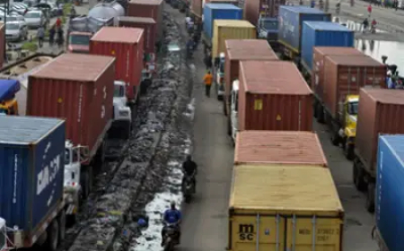Truckers, operators clash as Apapa gridlock returns