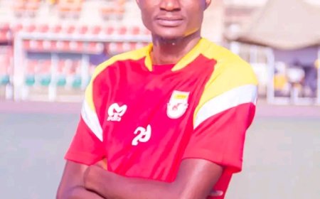 Wikki Tourists defender dies in auto crash