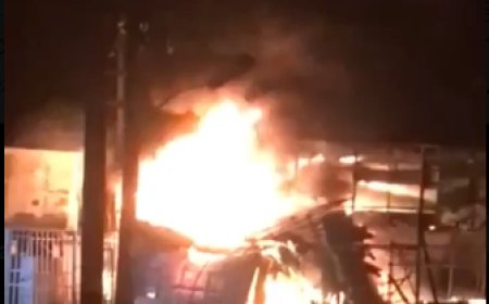 Twin fire outbreak razes shops, residential building in Kwara