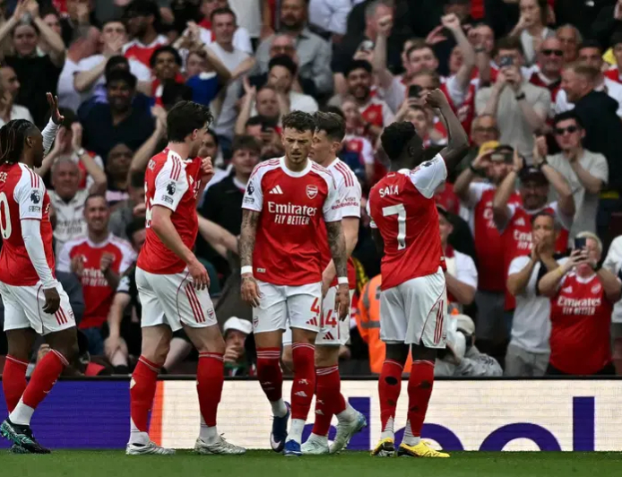 Arsenal go six points clear as Gyokeres double sinks Fulham