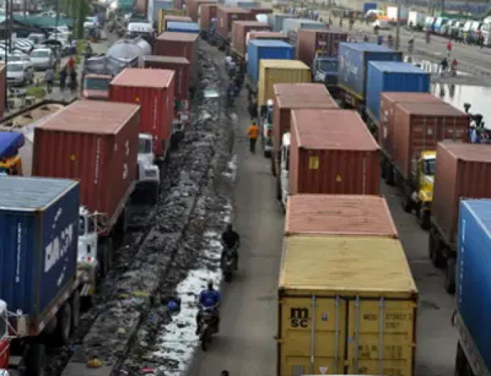 Truckers, operators clash as Apapa gridlock returns