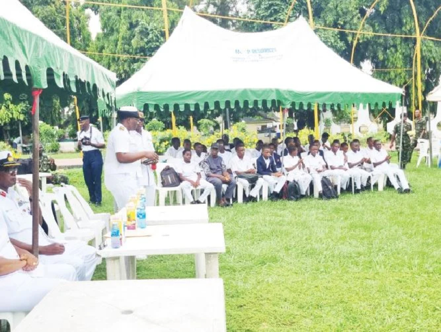 Navy urges students to shun drugs