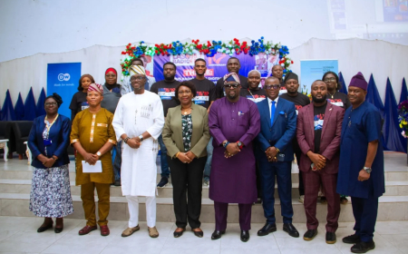 Media chief warns traditional radio stations against dull content