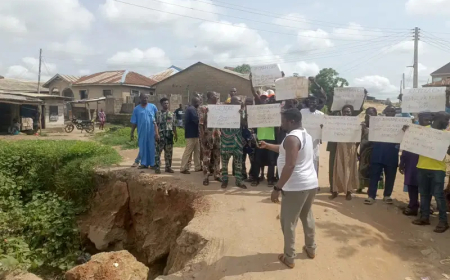 Ogun residents protest collapsing bridge, appeal to Abiodun for urgent intervention
