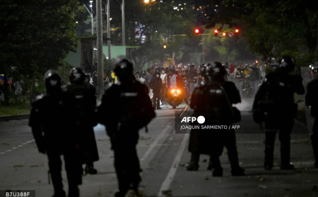 Protesters burn US flags, clash with police after Colombia vote
