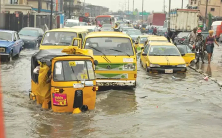Motorists, commuters stranded as floods submerge Lagos roads