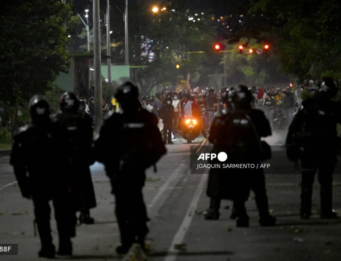 Protesters burn US flags, clash with police after Colombia vote