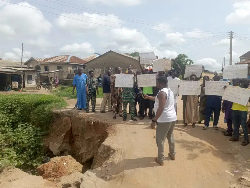 Ogun residents protest collapsing bridge, appeal to Abiodun for urgent intervention