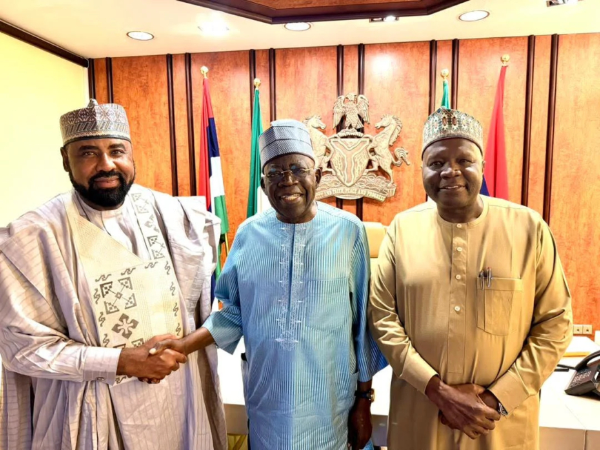 Yahaya presents APC Gombe governorship candidate to Tinubu 