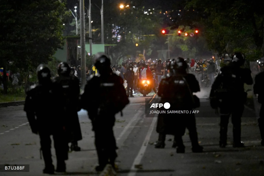 Protesters burn US flags, clash with police after Colombia vote