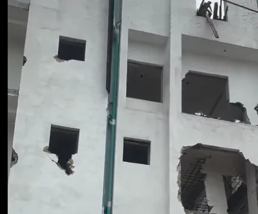 Lagos demolishes sinking six-storey building in Ikoyi