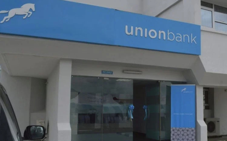 Bank workers clean Lagos beach