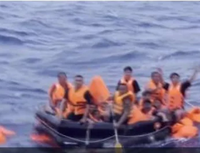 Vietnamese ship sinks in South China Sea, 17 missing