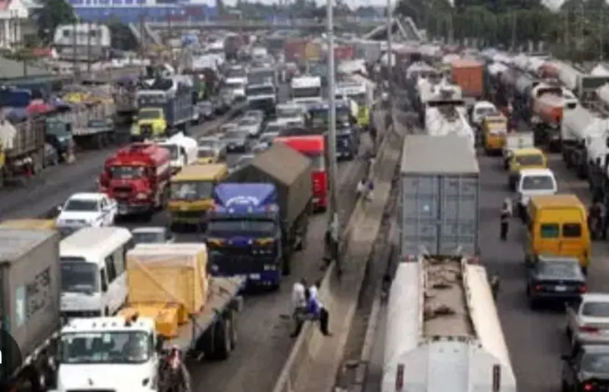 Mile 2-Apapa highway gridlock: Police, LASTMA, FRSC, others helpless