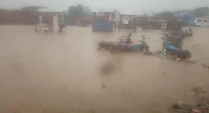 Commuters stranded as flood cuts off Ogun road