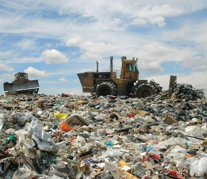 Ogun warns traders as refuse overruns Lagos-Ibadan Expressway