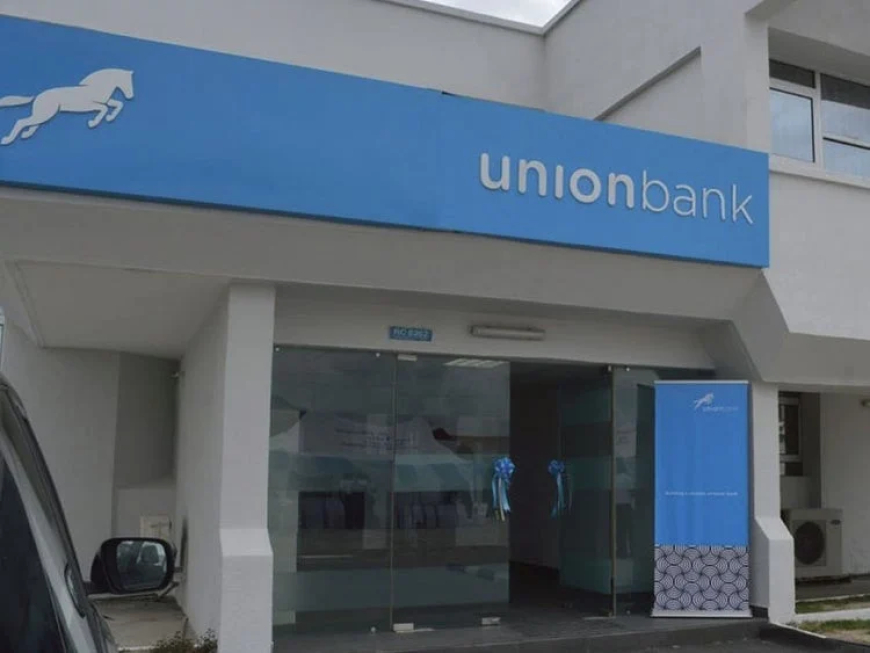 Bank workers clean Lagos beach