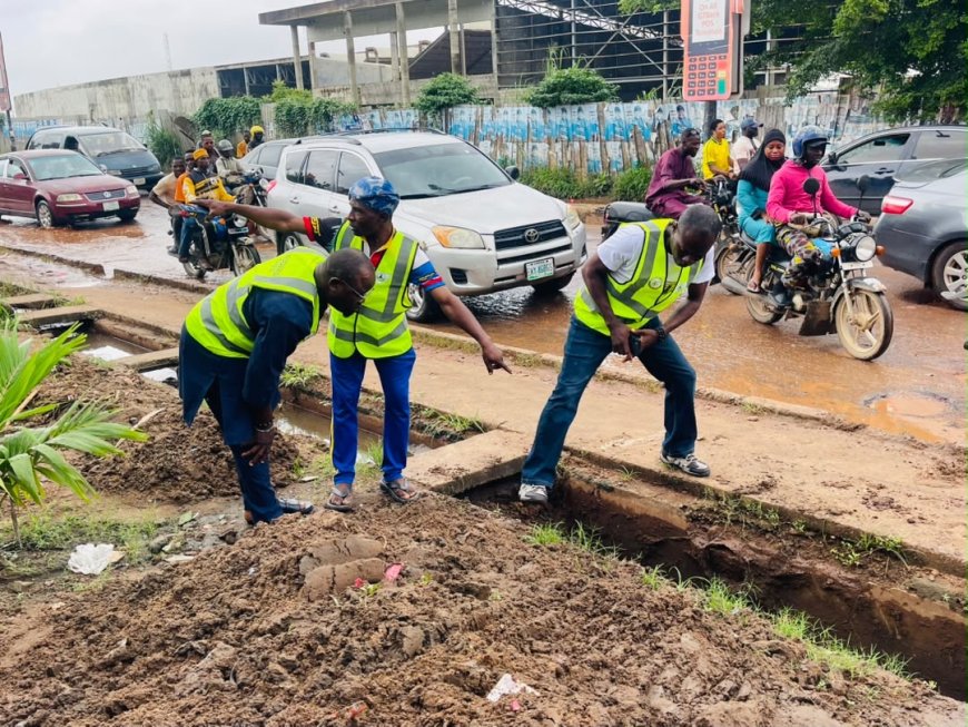 Ogun NUJ Federated Chapel Clears Blocked Drainage to Tackle Flooding, Erosion