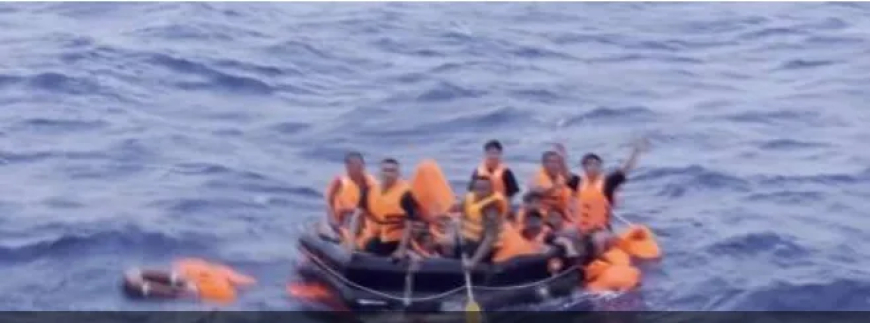 Vietnamese ship sinks in South China Sea, 17 missing
