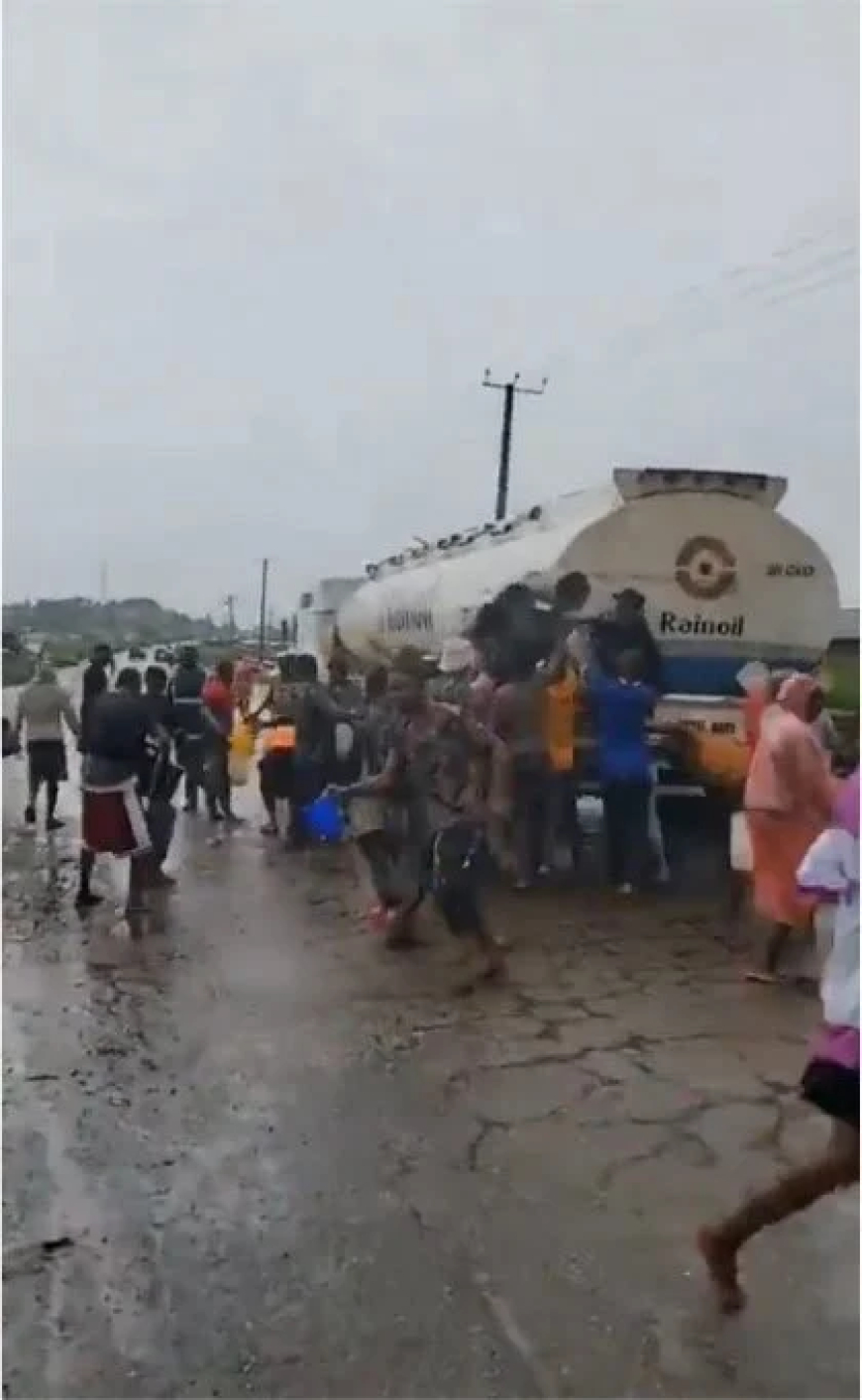 Residents scoop fuel from leaking tanker in Delta