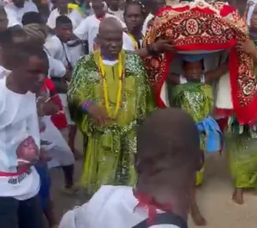 10-year-old carries Osun-Osogbo festival calabash