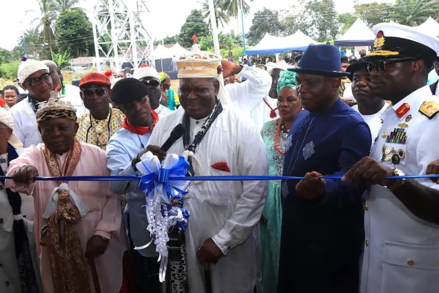 Navy donates solar-powered borehole, town hall to Cross River community