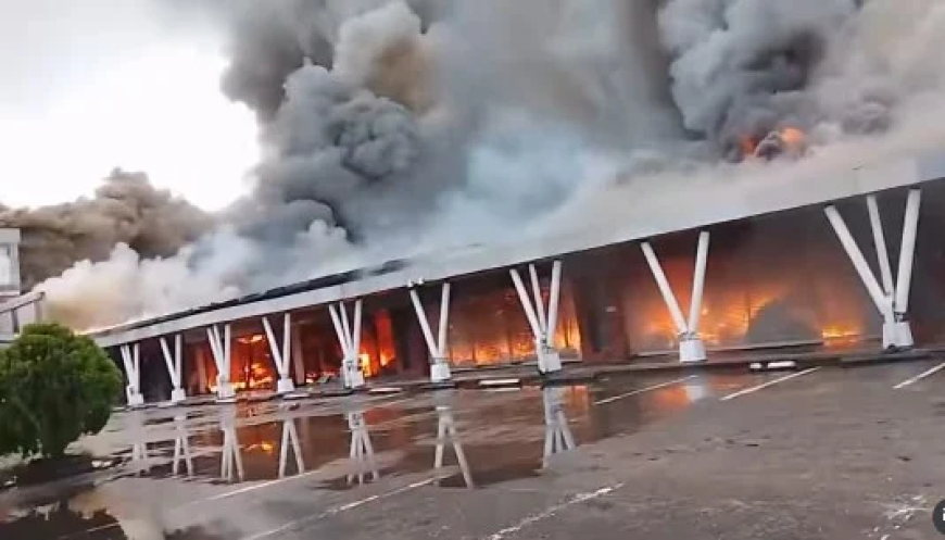 Fire rages Calabar mall 