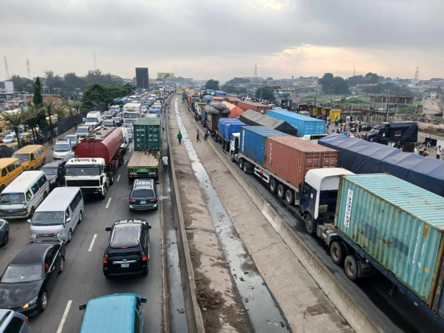 Trailer crash on Lagos-Ibadan expressway causes gridlock, motorists divert to bush paths