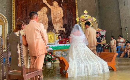 Philippine couple holds wedding in flooded church