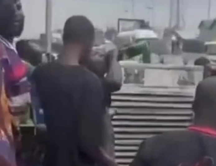 Bystanders drink beer from crashed truck in Lagos