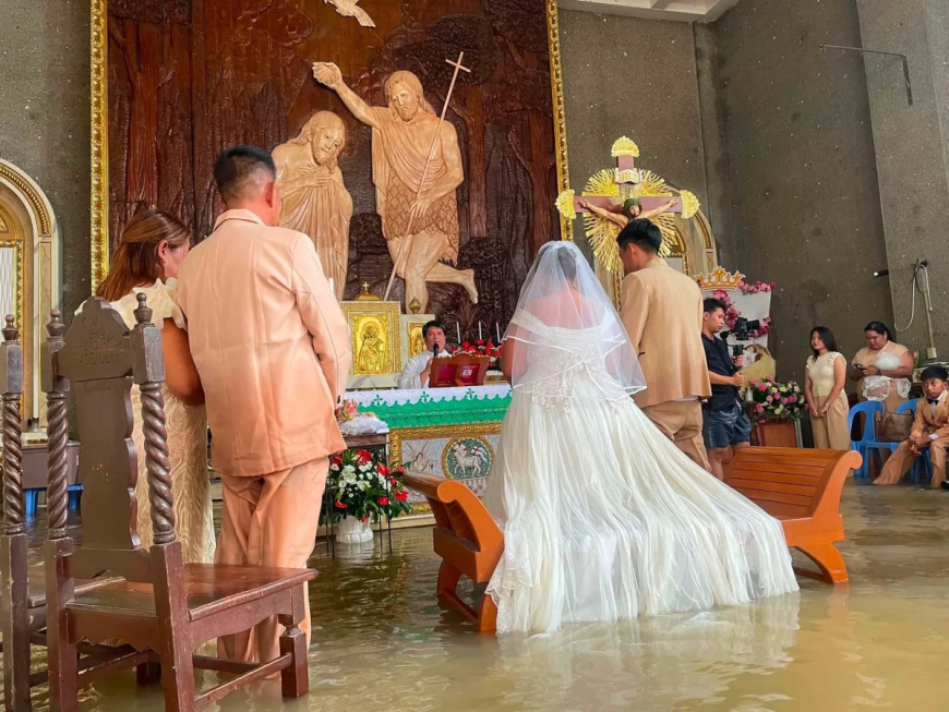 Philippine couple holds wedding in flooded church